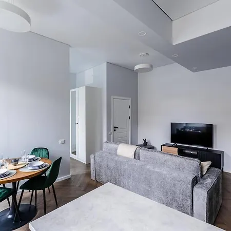 Quiet 1 Bd Old Town By Hostlovers