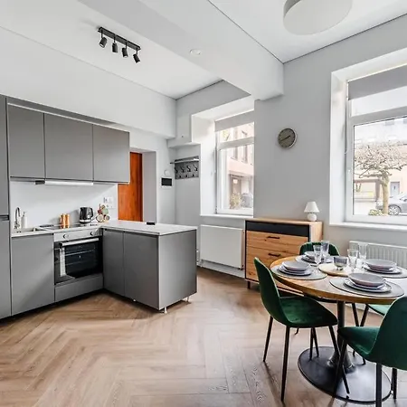 Quiet 1 Bd Old Town By Hostlovers *